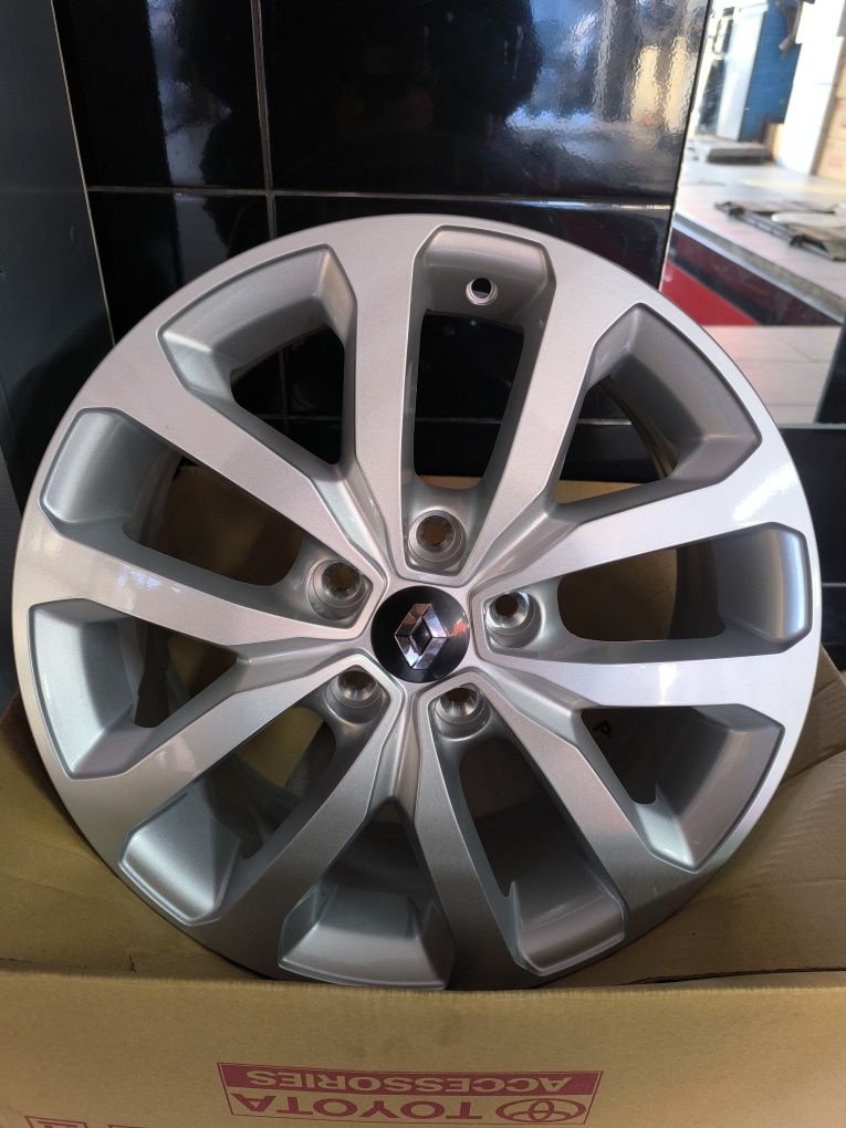 Felgi aluminiowe Nowe 17" 5x114.3 Renault Suzuki Toyota