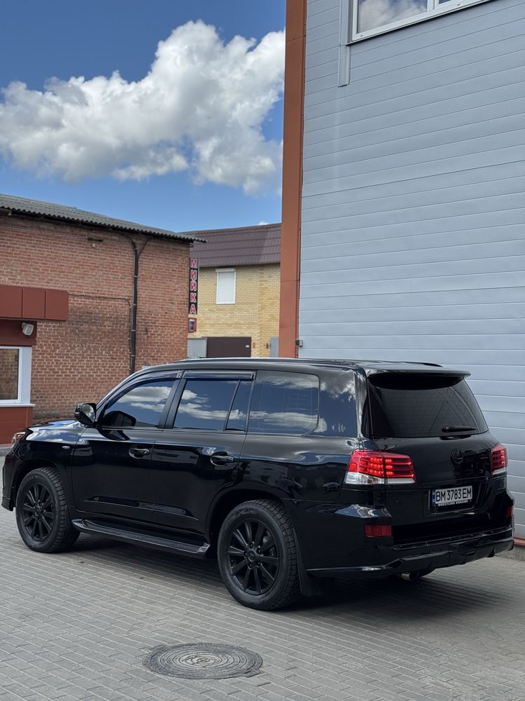 Lexus LX 570 5.7 газ/бензин black edition