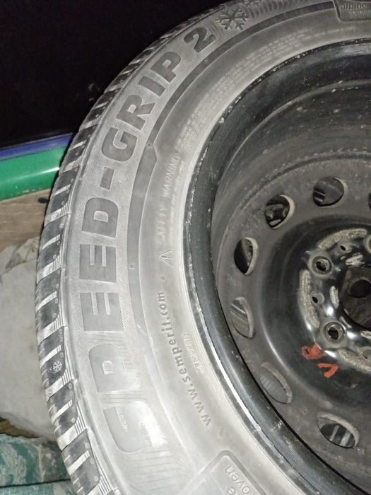 Продам шины с дисками на BMW  195/65 R15