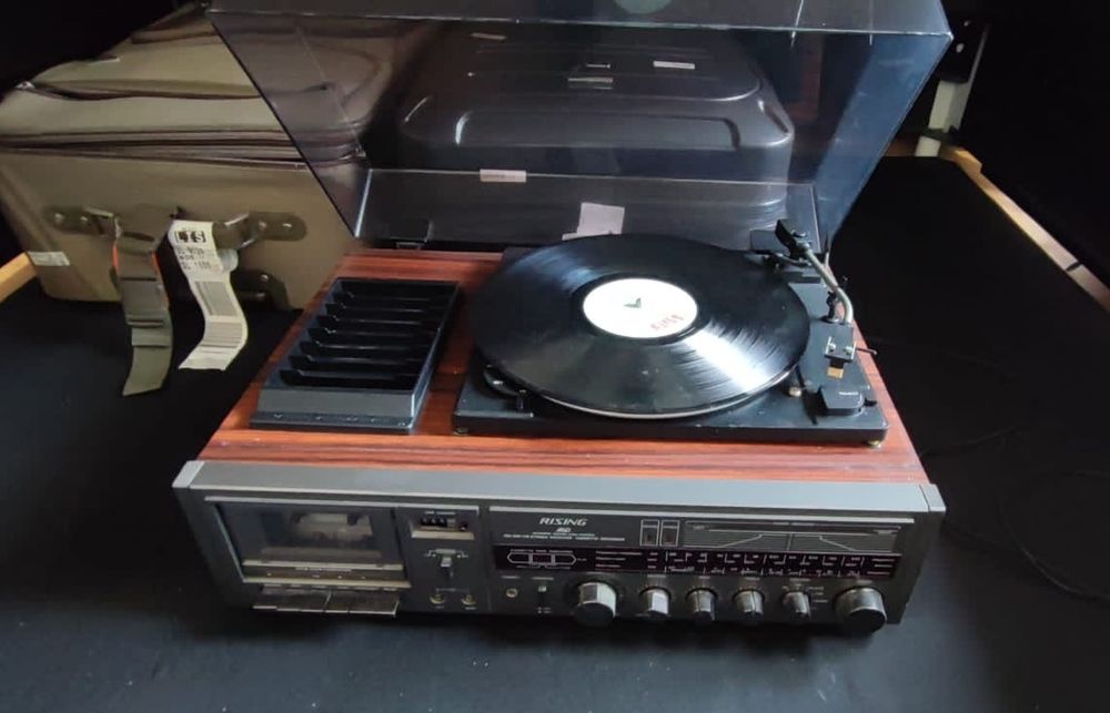 Gira discos, rádio, gravador de cassetes RISING ALC