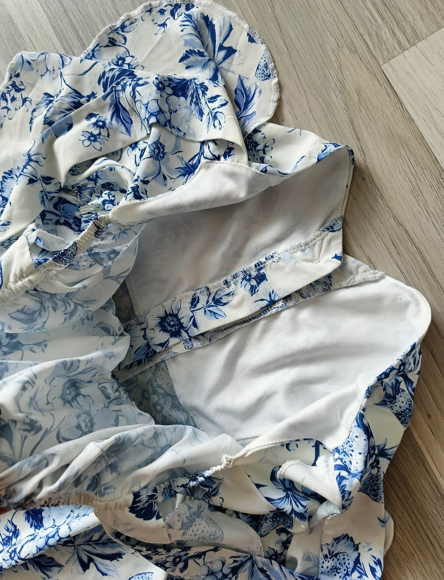 Dorothy Perkins letnia sukienka na ramiączkach biała w owoce kwiaty 40