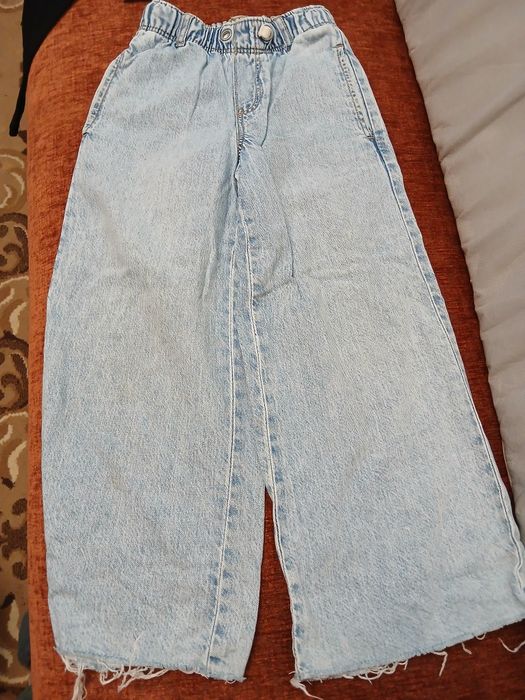 Джинси на  дівчику 7 - 8 років
