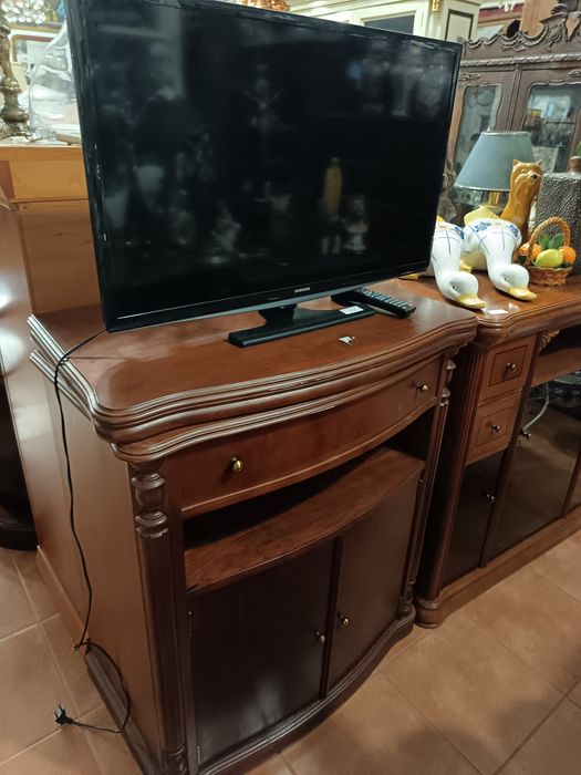 Móvel TV com tampo rotativo