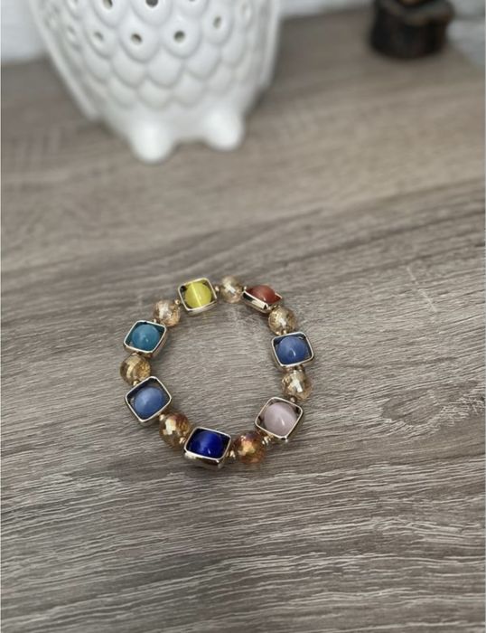 Різнобарвний браслет з каміння