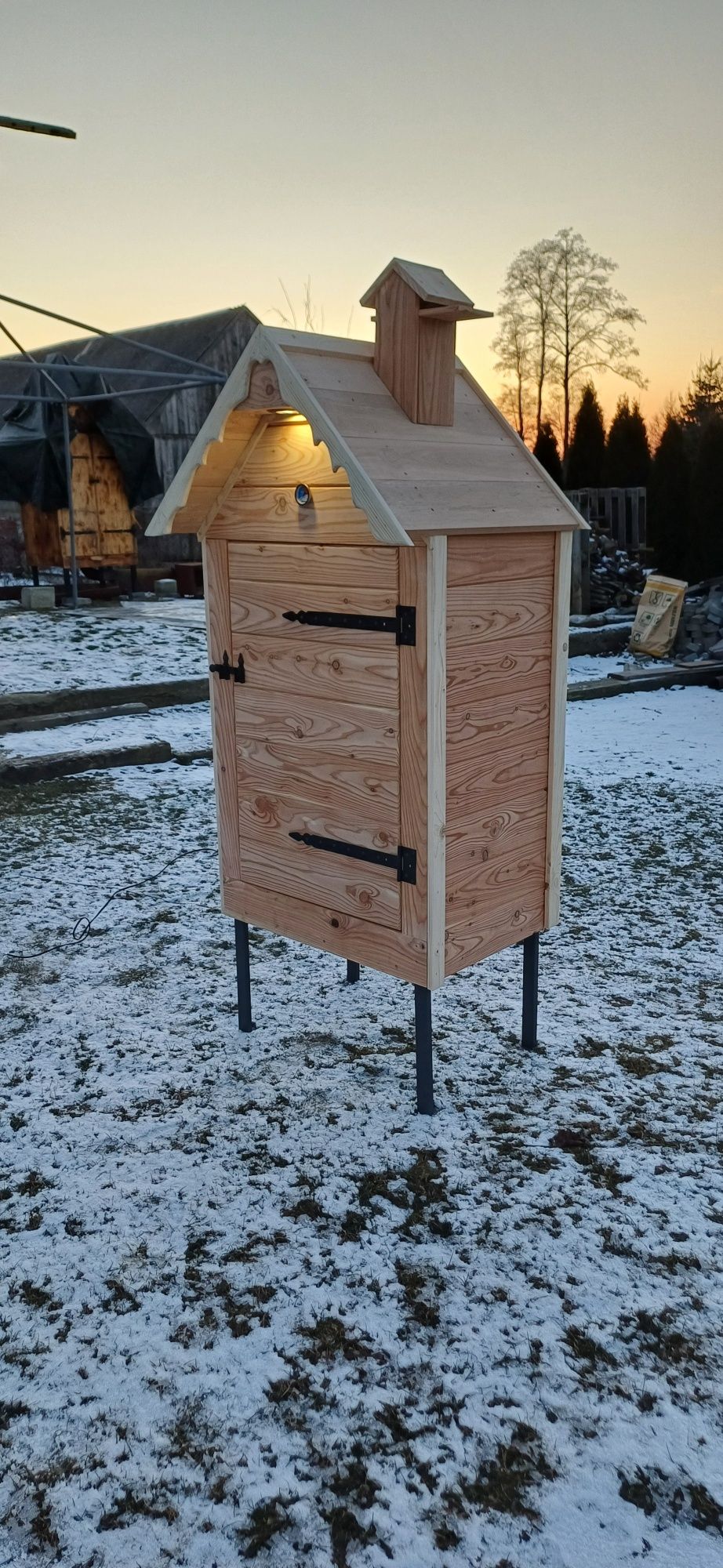 Wędzarka ogrodowa drewniana