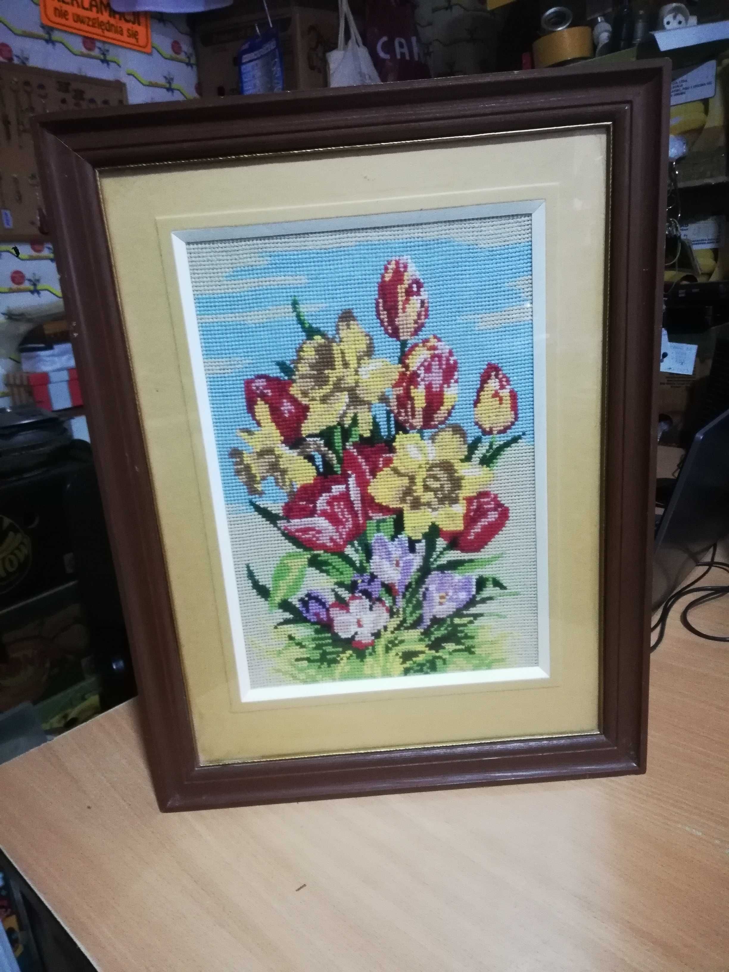 Stary haftowany obraz kwiaty w ramie ręczna robota PRL     S