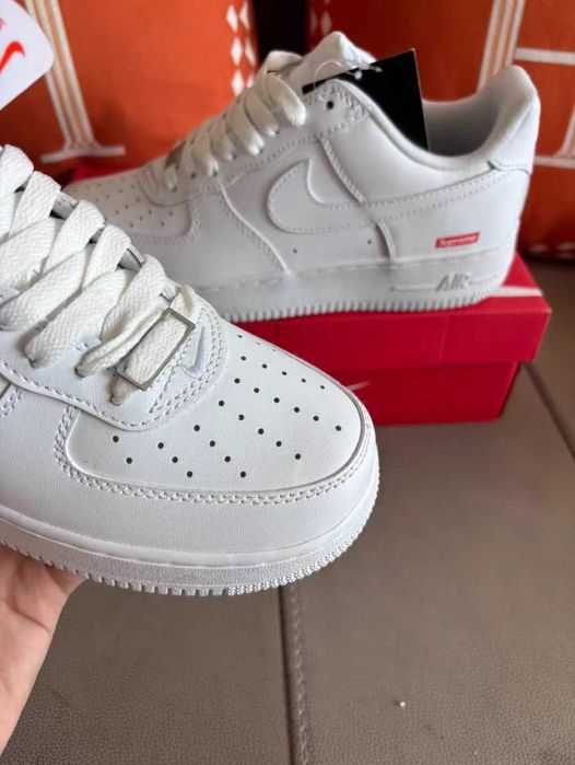 Buty meskie Mokasyny Nike_Air_Force_1_Low_Supreme_White R.39