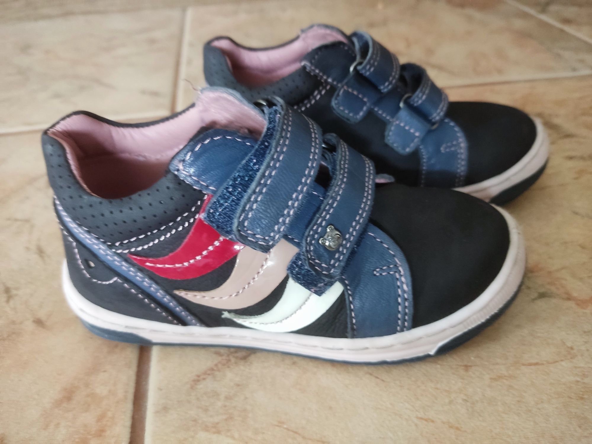 Buty trzewiki Lasocki 24