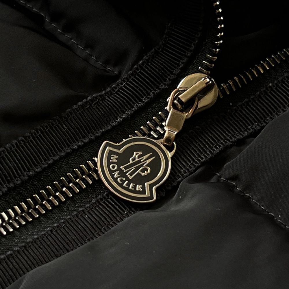 Пуховик moncler оригінал монклер жіночий оригінальний чорний куртка