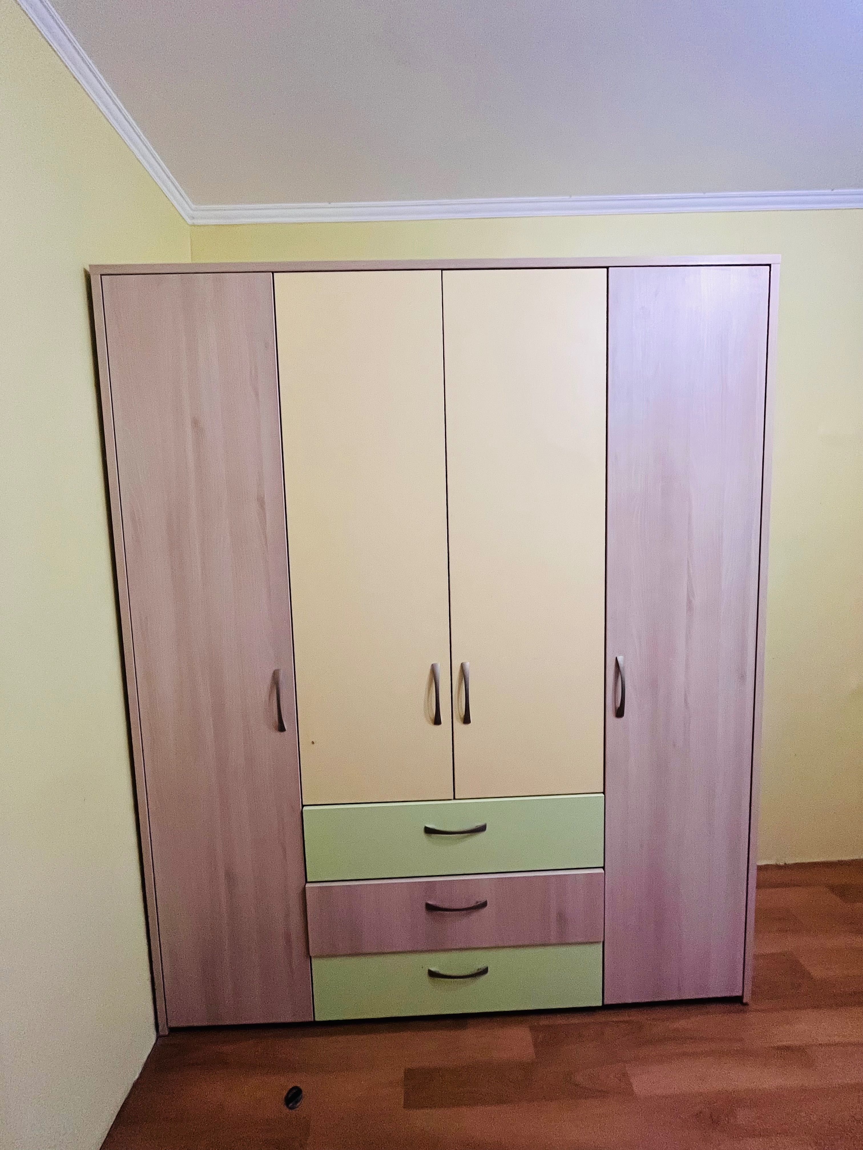 Дитяча спальня для двох дітей