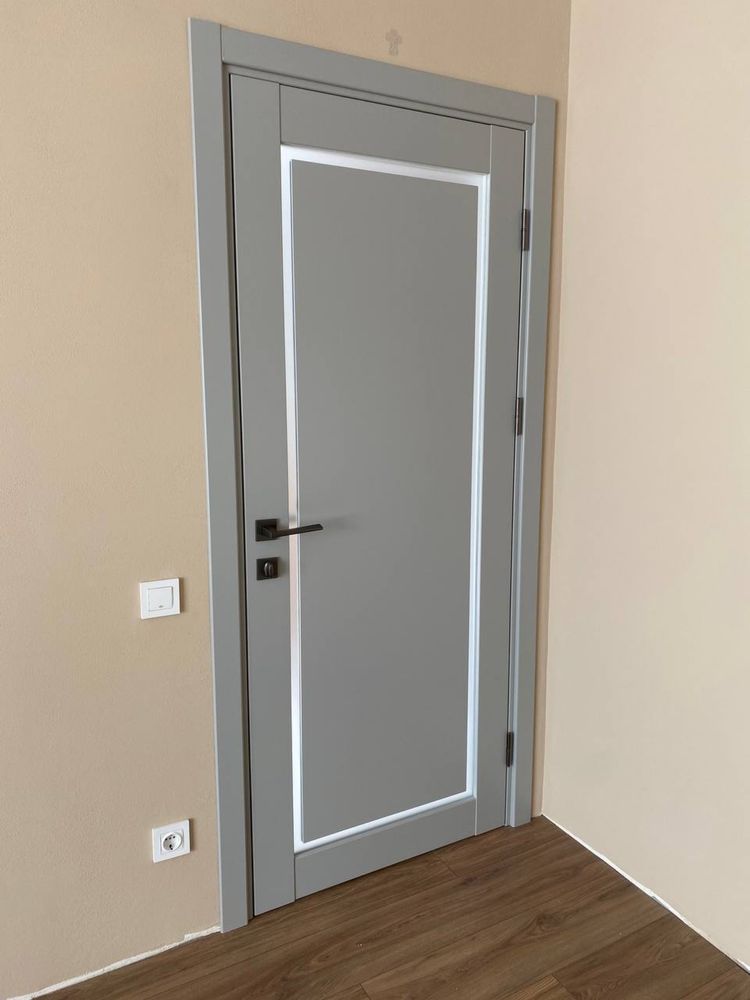 Міжкімнатні двері  Glass/білий мат/ сірий мат  7800 грн