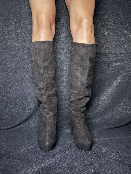 Замшевые сапоги в идеальном состоянии