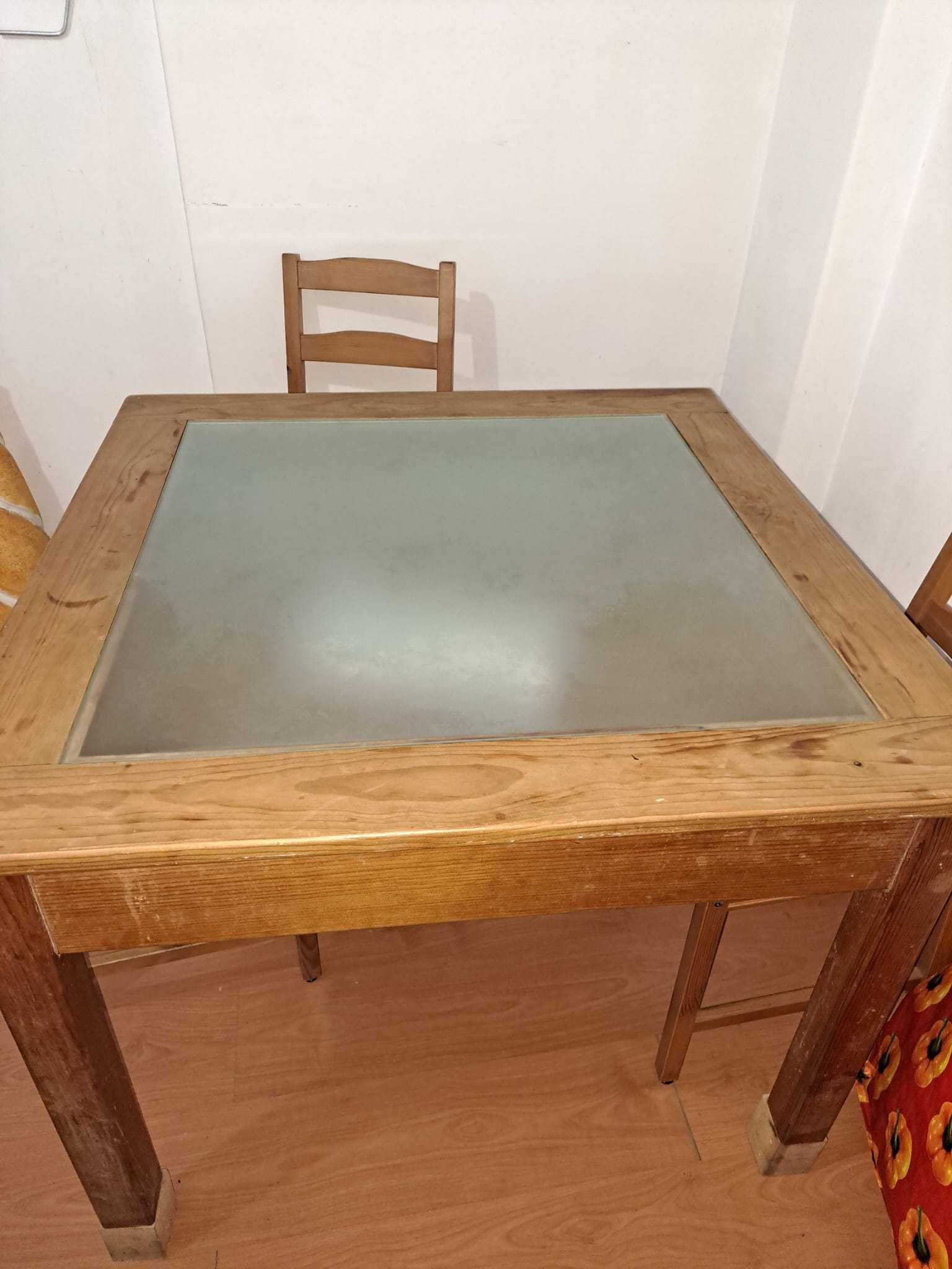 BAIXA DE PREÇO!!MESA DE SALA MADEIRA COM VIDRO QUADRADA 40€ NEGOCIAVEL