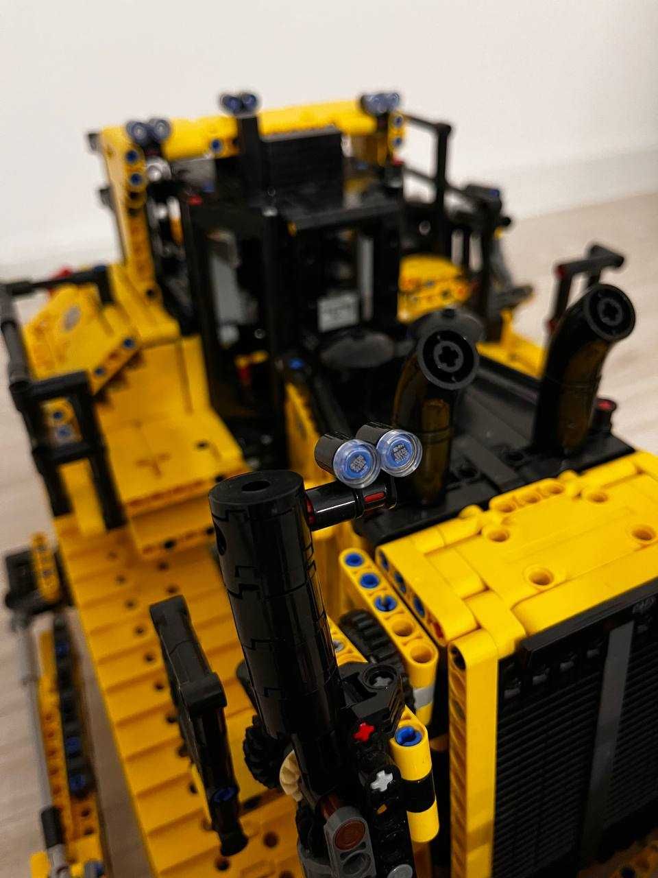 LEGO Technic 42131 – Buldożer CAT D11 – Oryginalny, używany, komplet