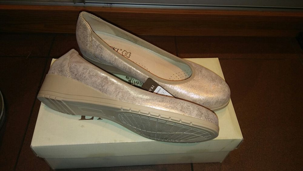 Czółenka, buty Lasocki skóra nowe z metką r. 38