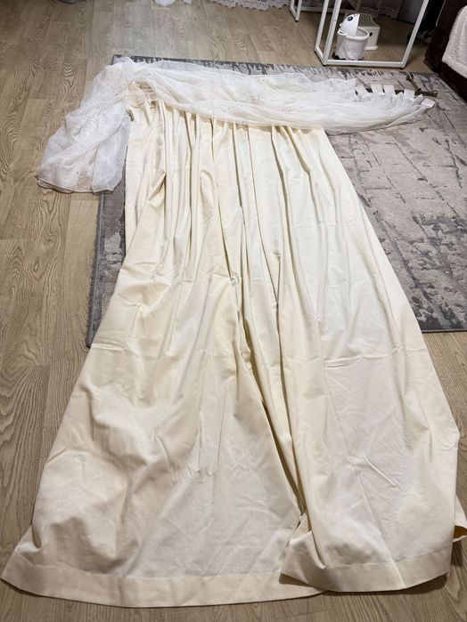 Продам карниз із шторою та тюллю