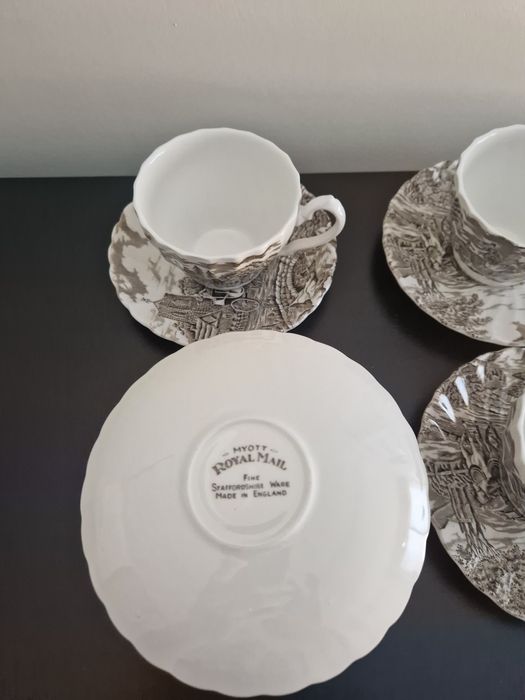 Conjunto de 4 chávenas chá e 4 pires "MYOTT Royal Mail"