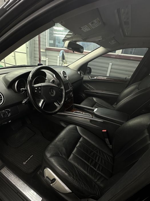 Автівка Мерседес мл 350