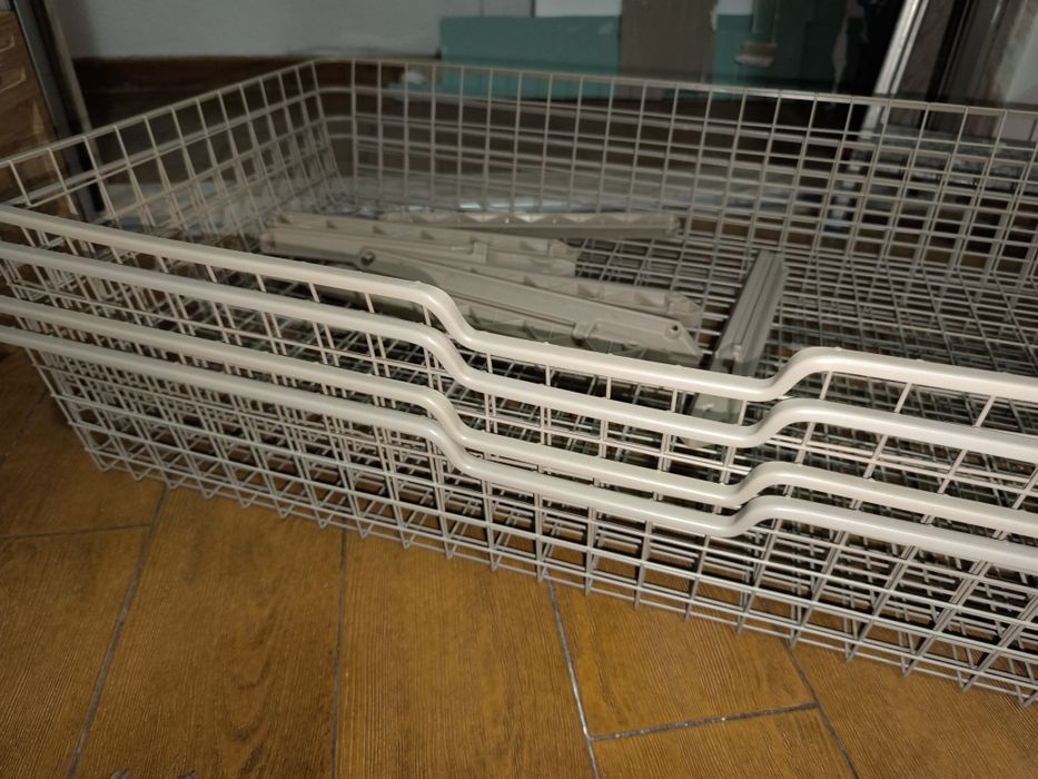 Gavetas cestos e um calceiro para roupeiro Pax Ikea