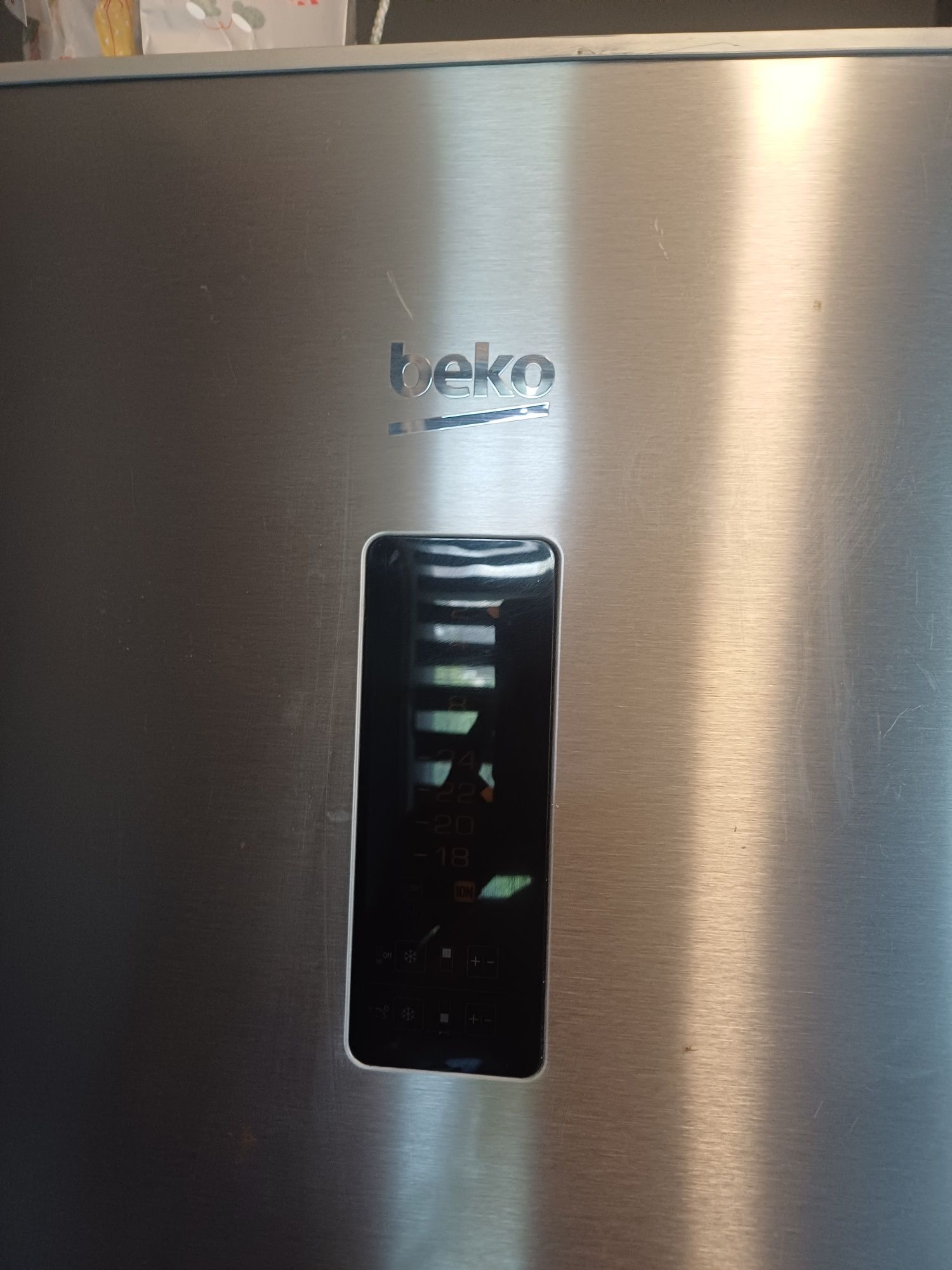 Rezerwacja do niedzieli Lodówka Beko z dozownikiem na wodę