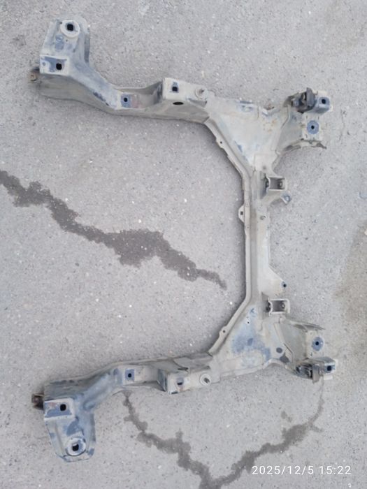 Продам передній підрамник для mersedes w168