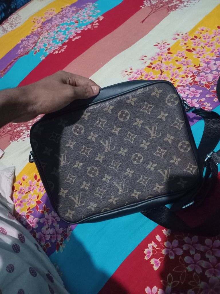Louis vuitton beg