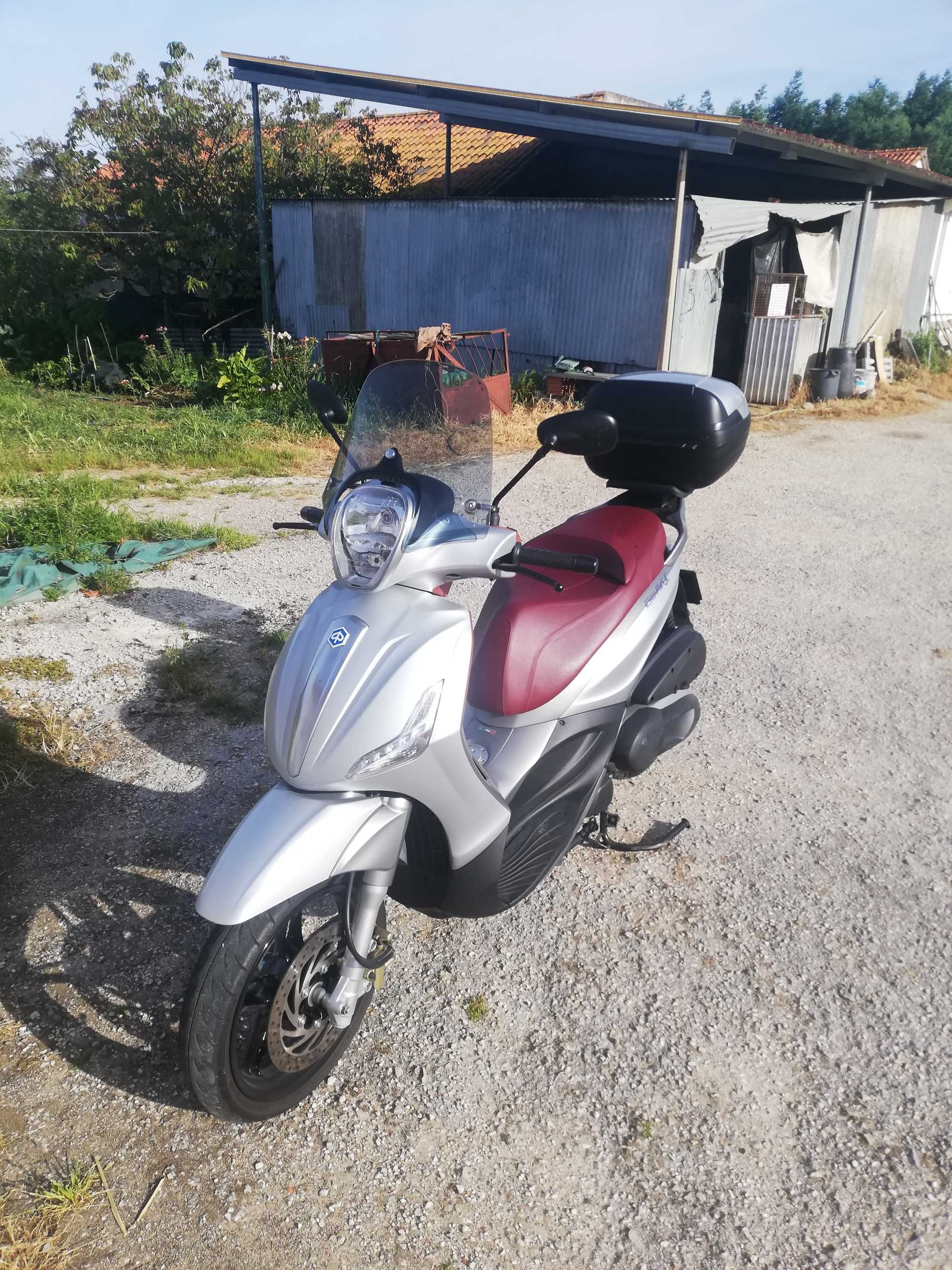 Piaggio Beverly 350 sport touring