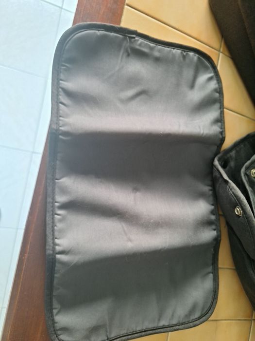 Carrinho, ovo e mala