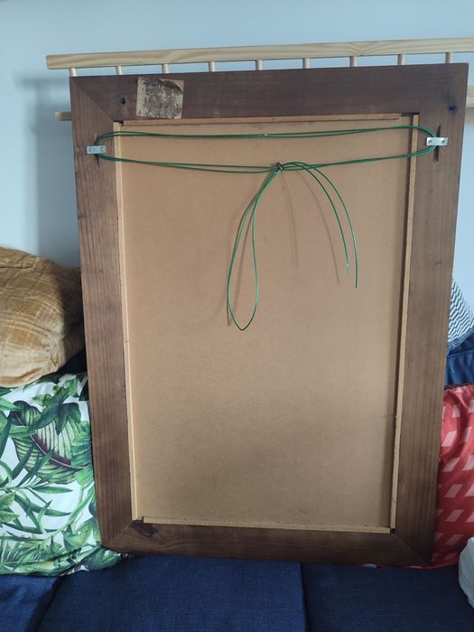 Espelho com moldura de madeira