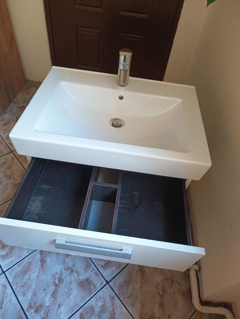 Umywalka z szafką