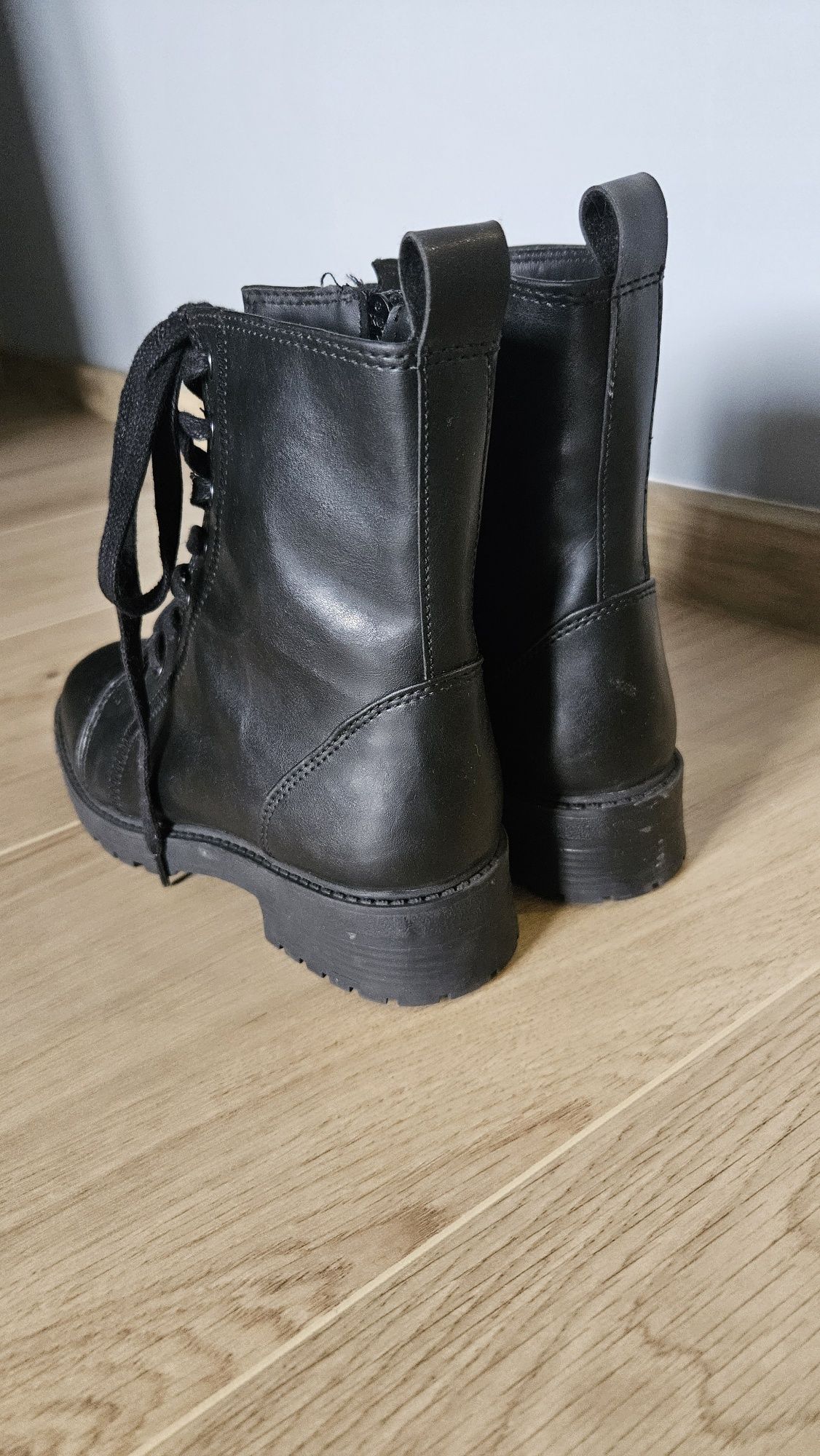 Buty trzewiki damskie czarne wiązane 37