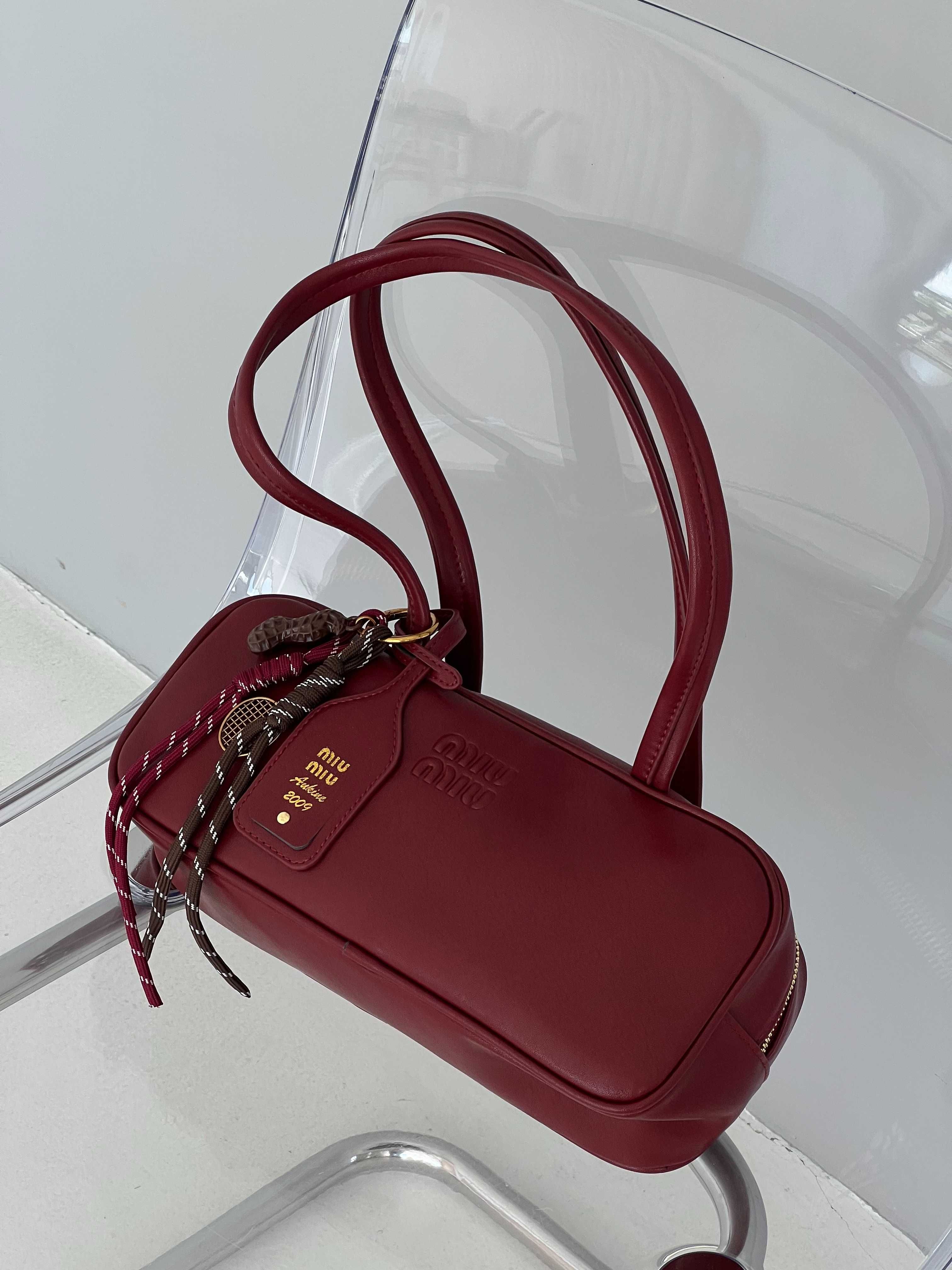 Сумка Miu Miu багет з брелком  на плечо Миу Миу  клатч