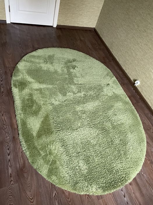 Килим овальний зелений, м’який високий ворс. Килим травка