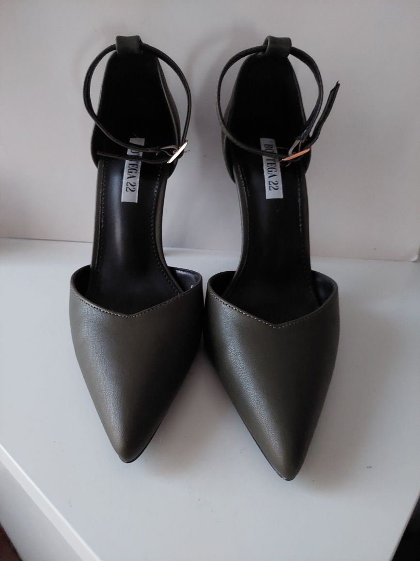 Szpilki khaki 38