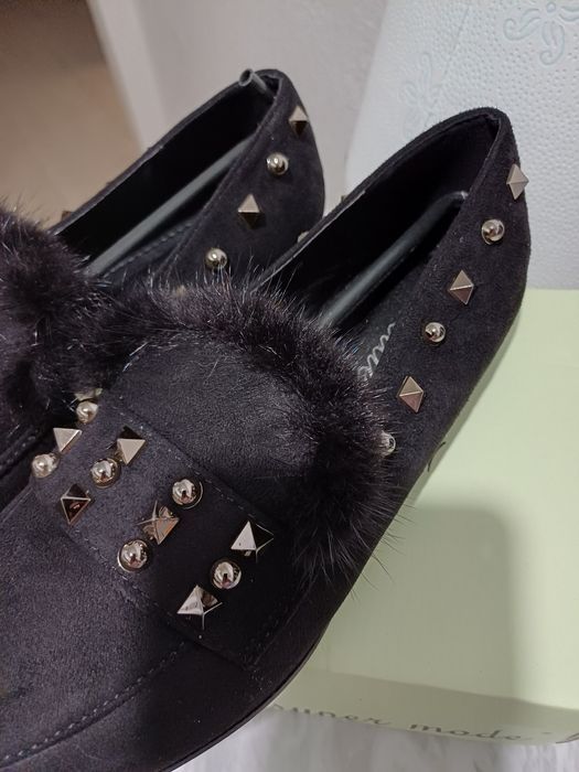 Czarne mokasyny z futerkiem