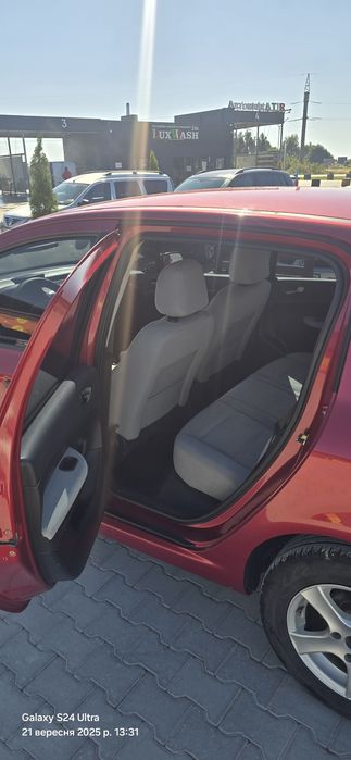 Автомобіль пежо 307