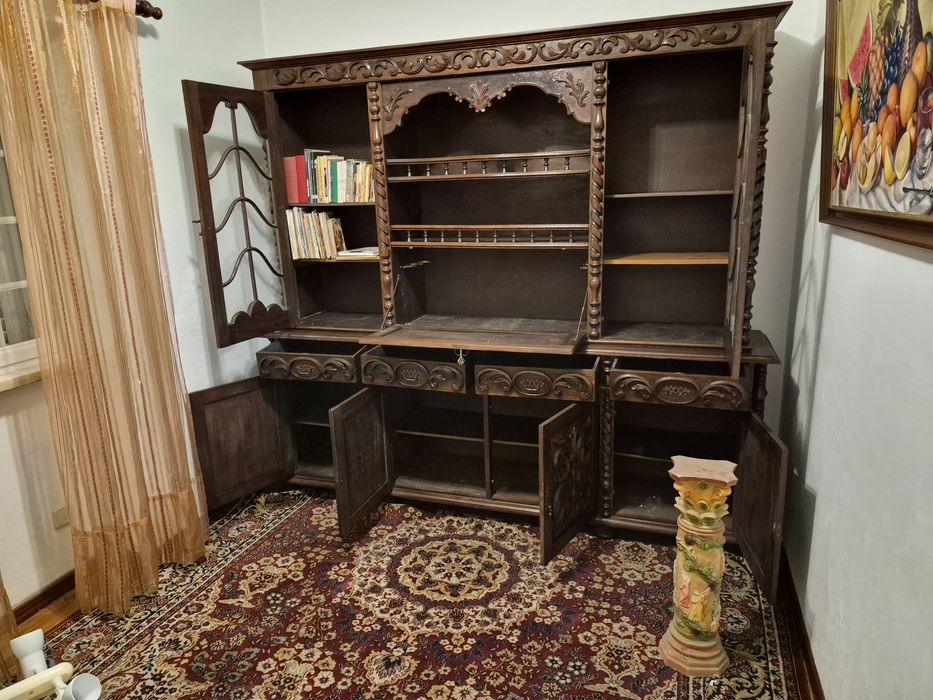 Ofereço móvel antigo de madeira trabalhada