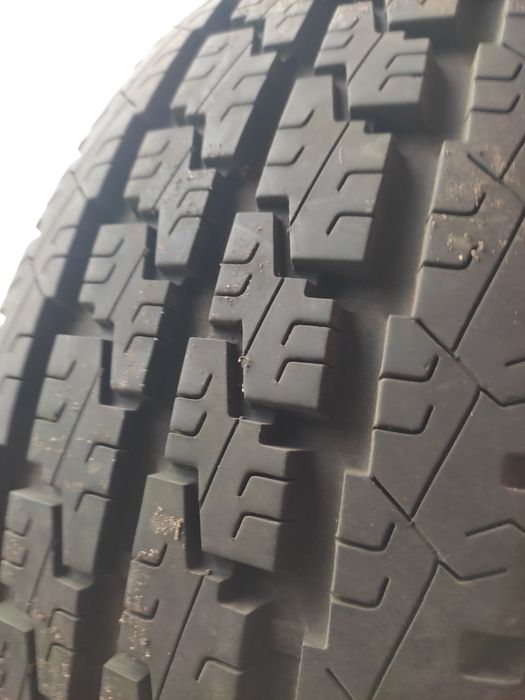 Opony wzmacniane do busa 215/75/16C