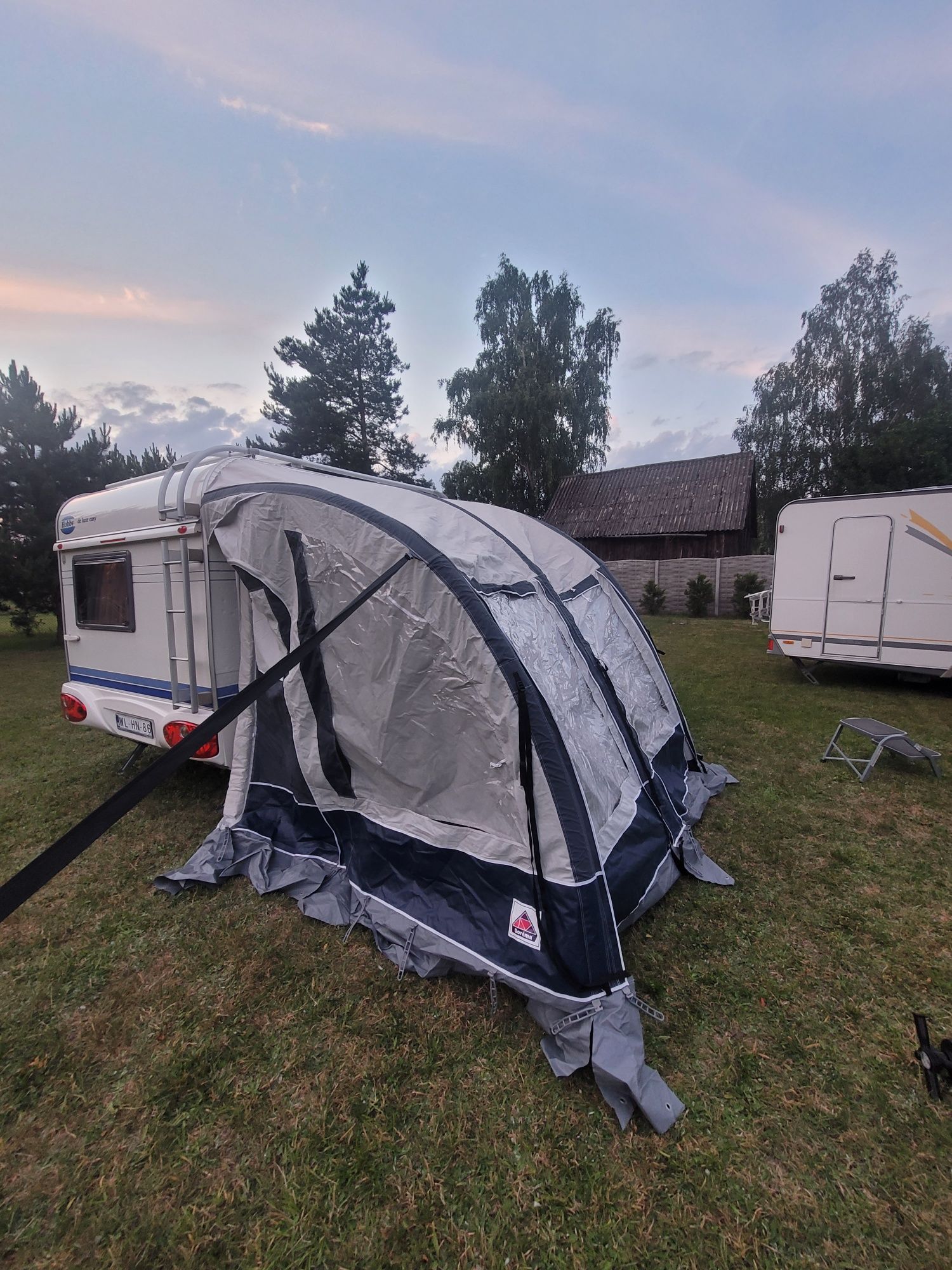 Przyczepa kempingowa hobby 400 z 2004r z pompowanym przedsionkiem