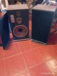 Colunas, rádio e amplificador vintage