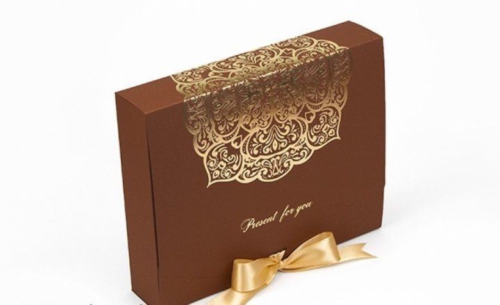 Подарочная коробка с тиснением золотом