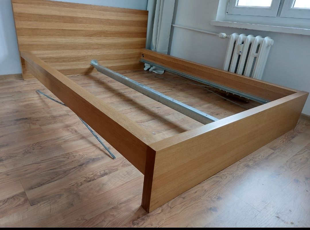 Solidna rama łóżka 140x200, z bazą pod stelaż