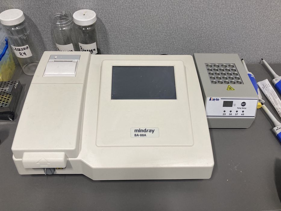 Біохімічний аналізатор крові Mindray  BA-88A та Інкубатор термостат
