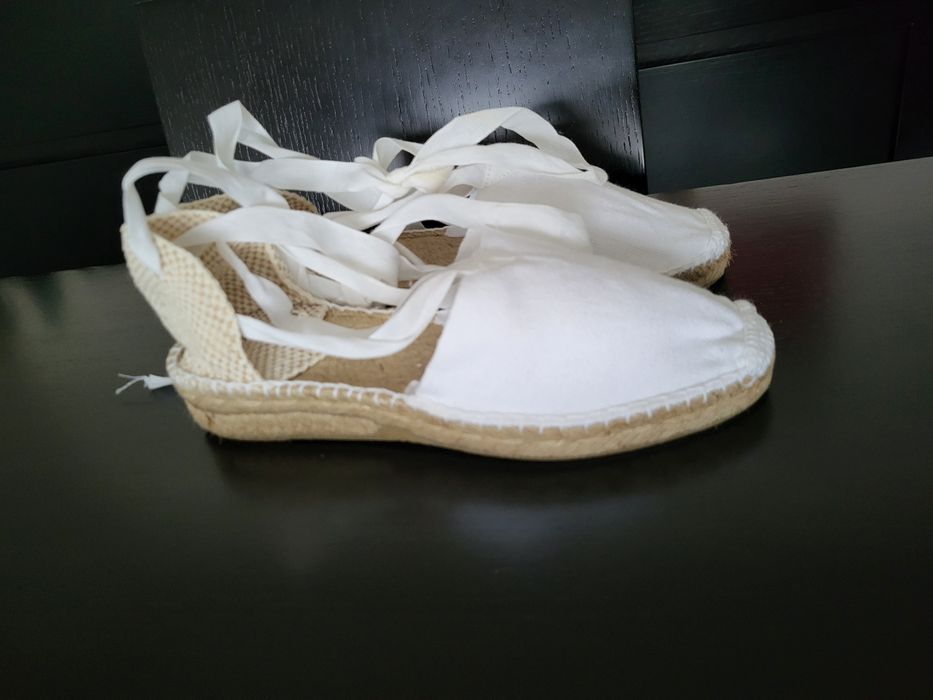 Vendo alpercatas brancas tamanho 38