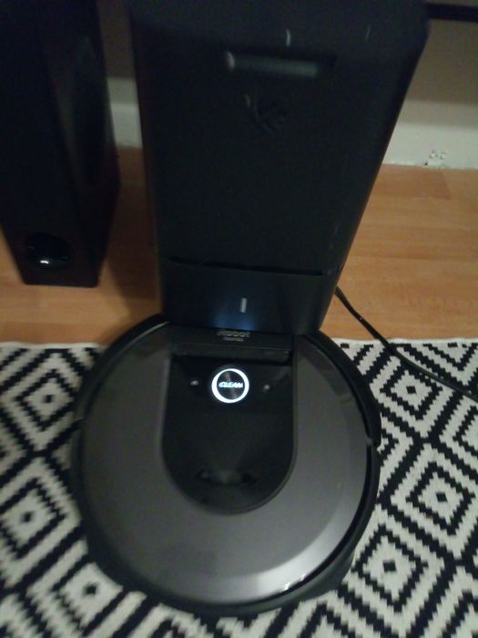 iRobot Roomba i7 z Clean Base – odkurzacz robot automatyczny

Opis:
Sp