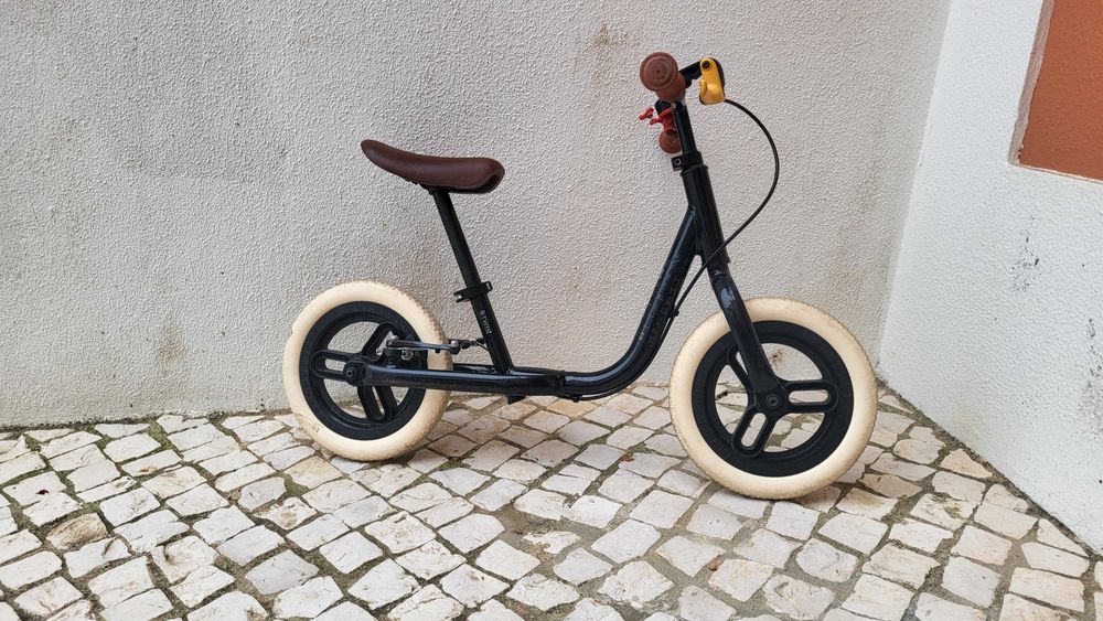 Bicicleta sem pedais para criança (1 a 4 anos)