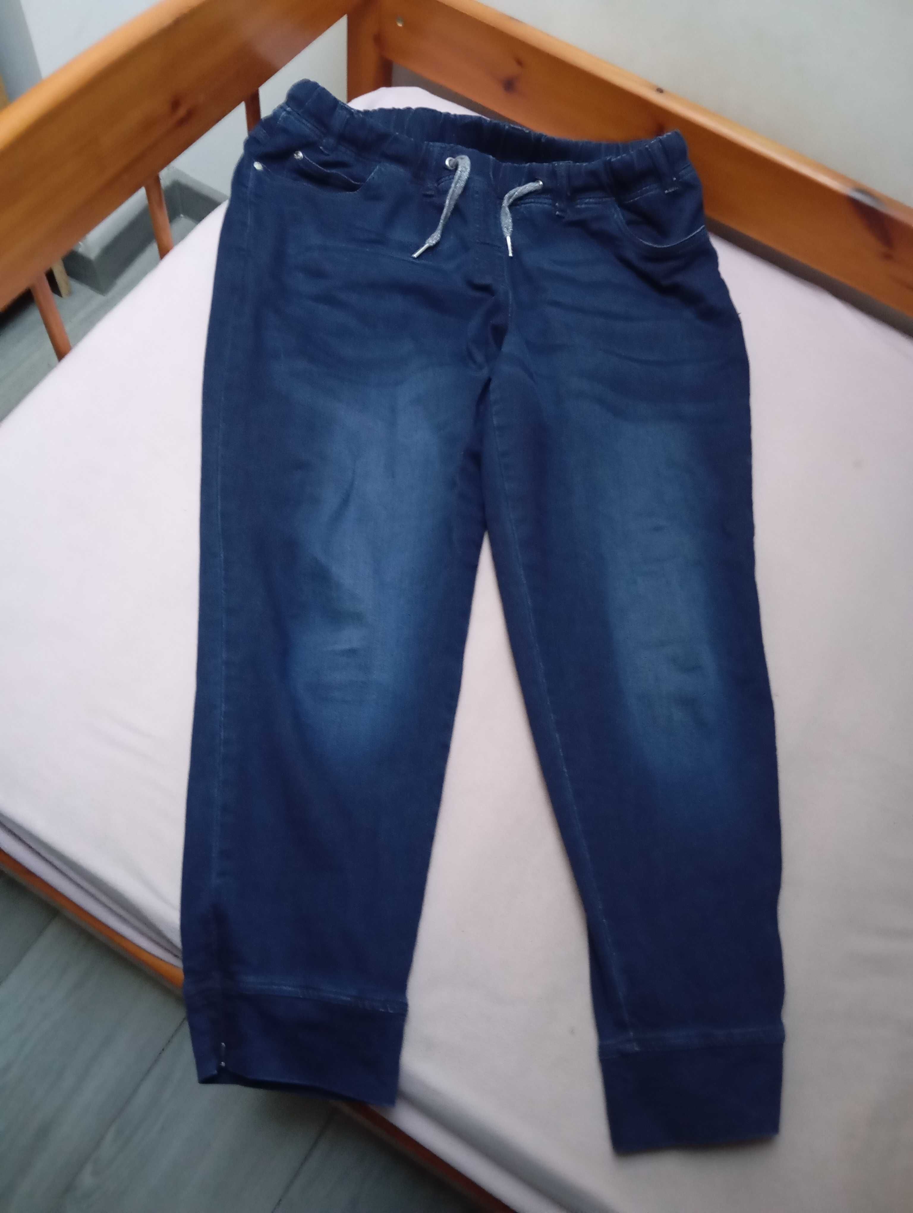 Jeansowe, rozciągliwe spodnie w rozmiarze 50