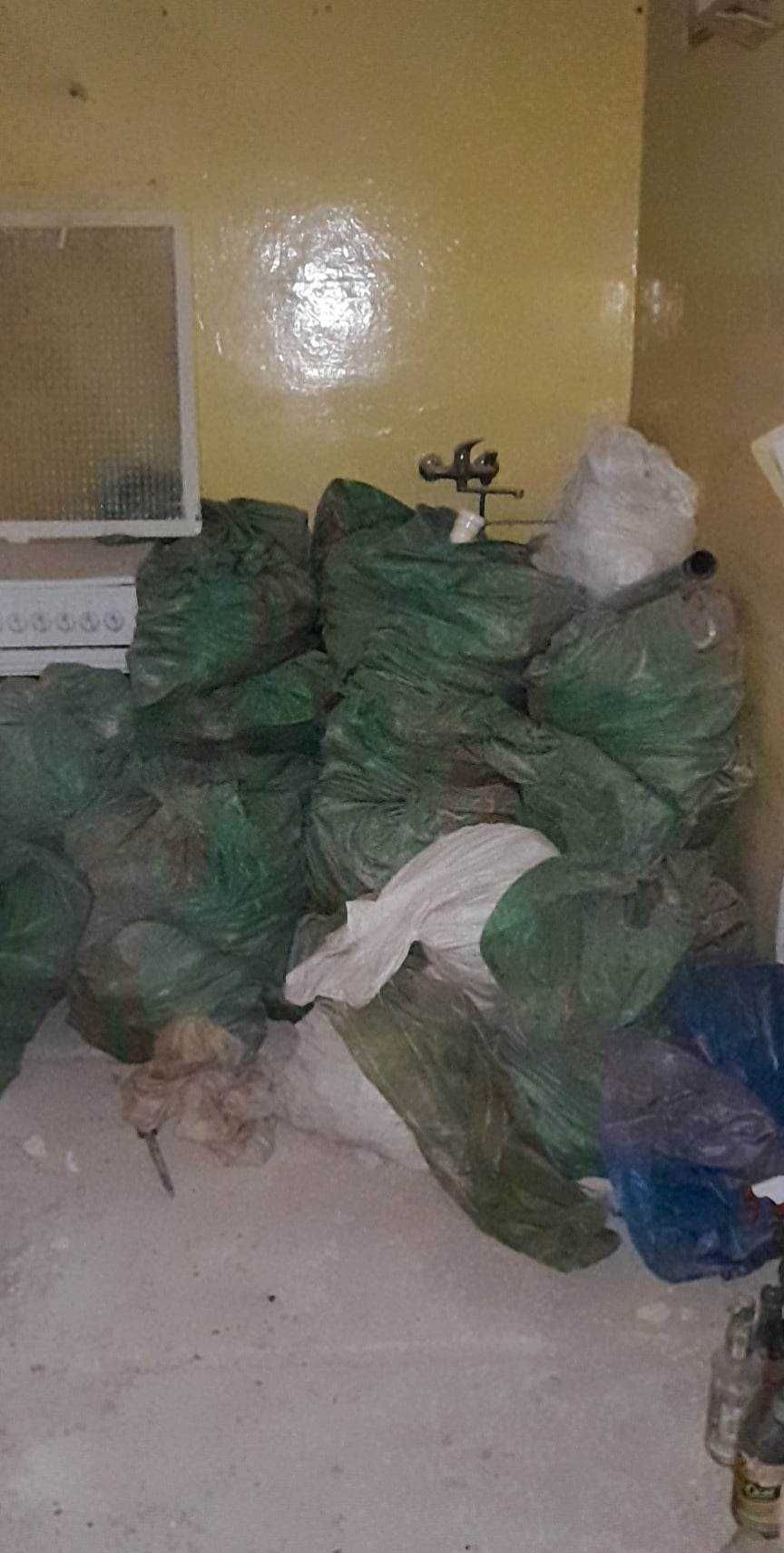Wywóz gabarytów mebli śmieci odpadów opróżnianie mieszkań piwnic