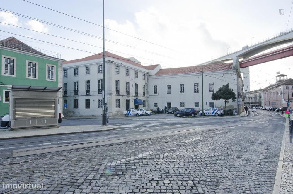 Quarto - localizado em Alcântara Lisbon