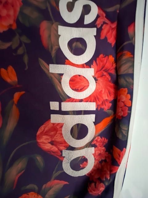 Spodnie adidas w KWIATY rozmiar M